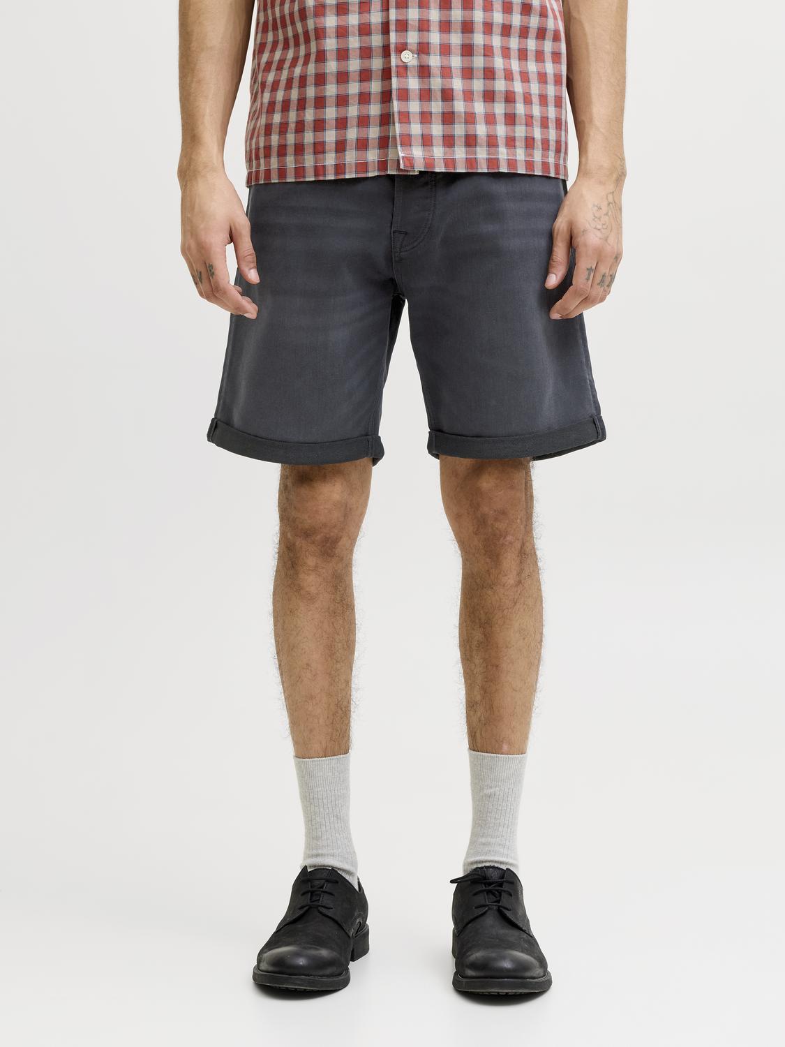 model_shot-front
